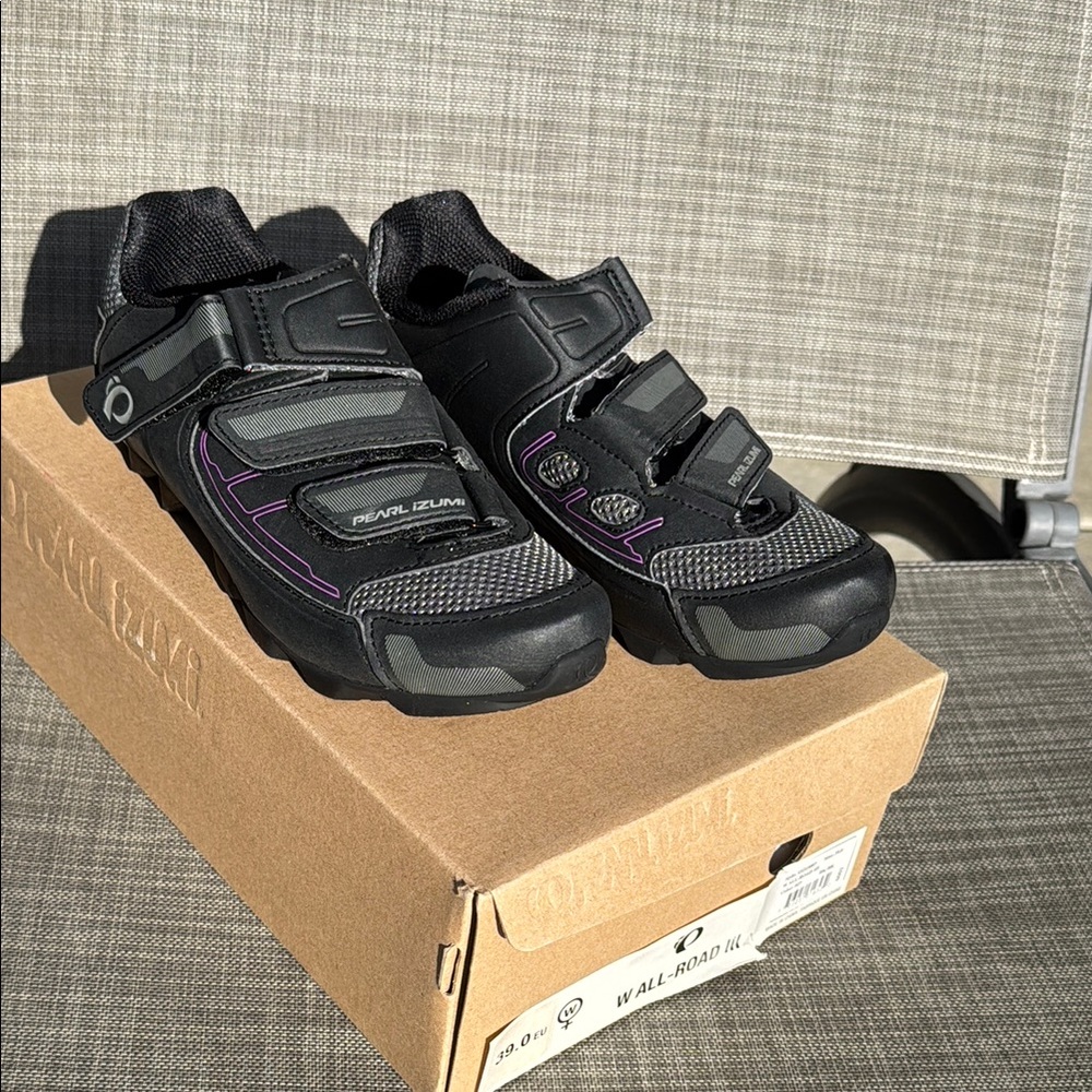 Women’s clip in cycling shoe - NWT - Pearl Izumi
